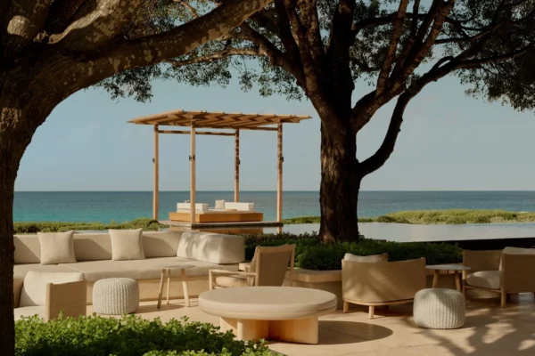 Amanyara - Iles Turques et Caiques amanyara, turks & caicos main resort, bar seating area & main pool